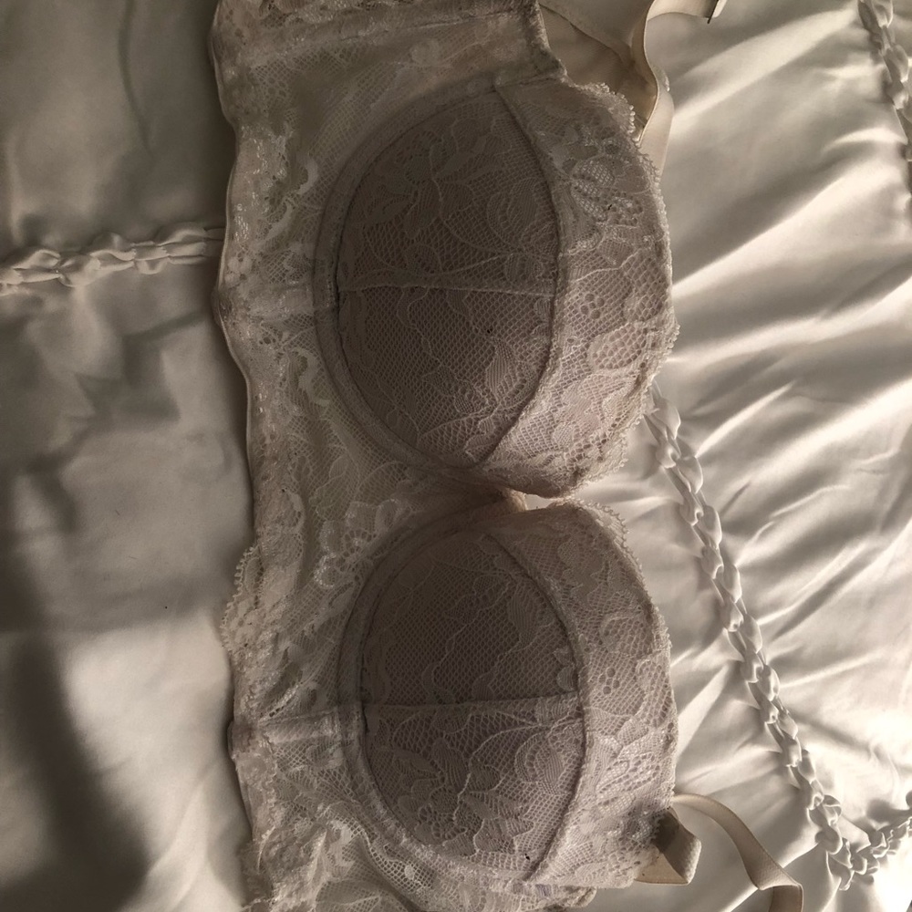 White lace padded bra